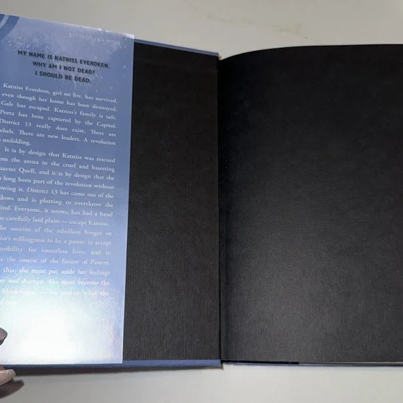 Mockingjay by Suzanne Collins Hardcover - Picture 4 of 4
